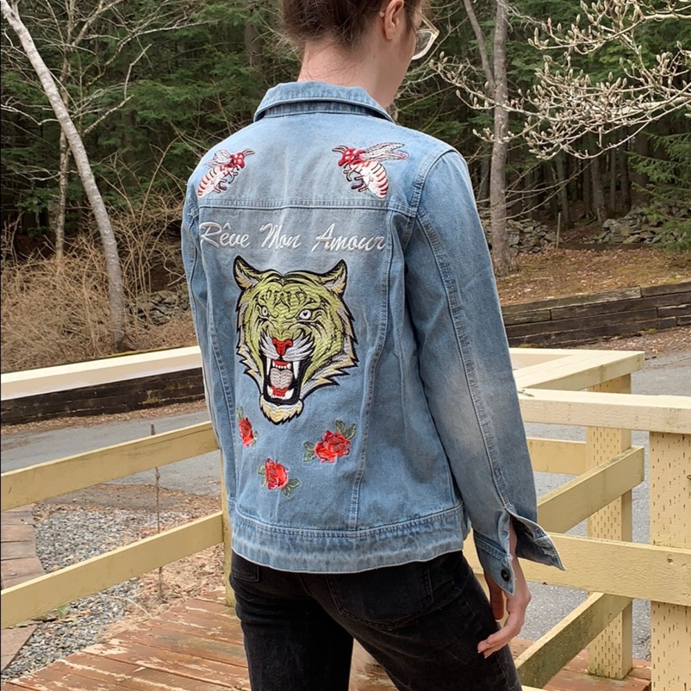 📌 NWT Denim Co Embroidered TIGER Jean Jacket